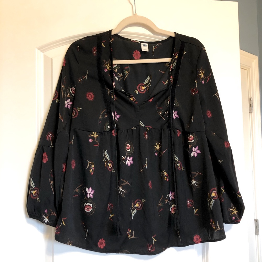 Old Navy Black Floral Peasant Top Blouse Tassels Small